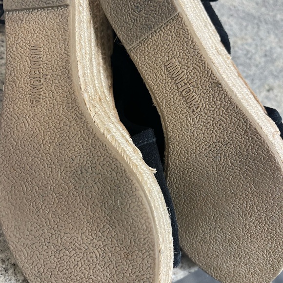 New Balance like new tennis shoe - Picture 6 of 8